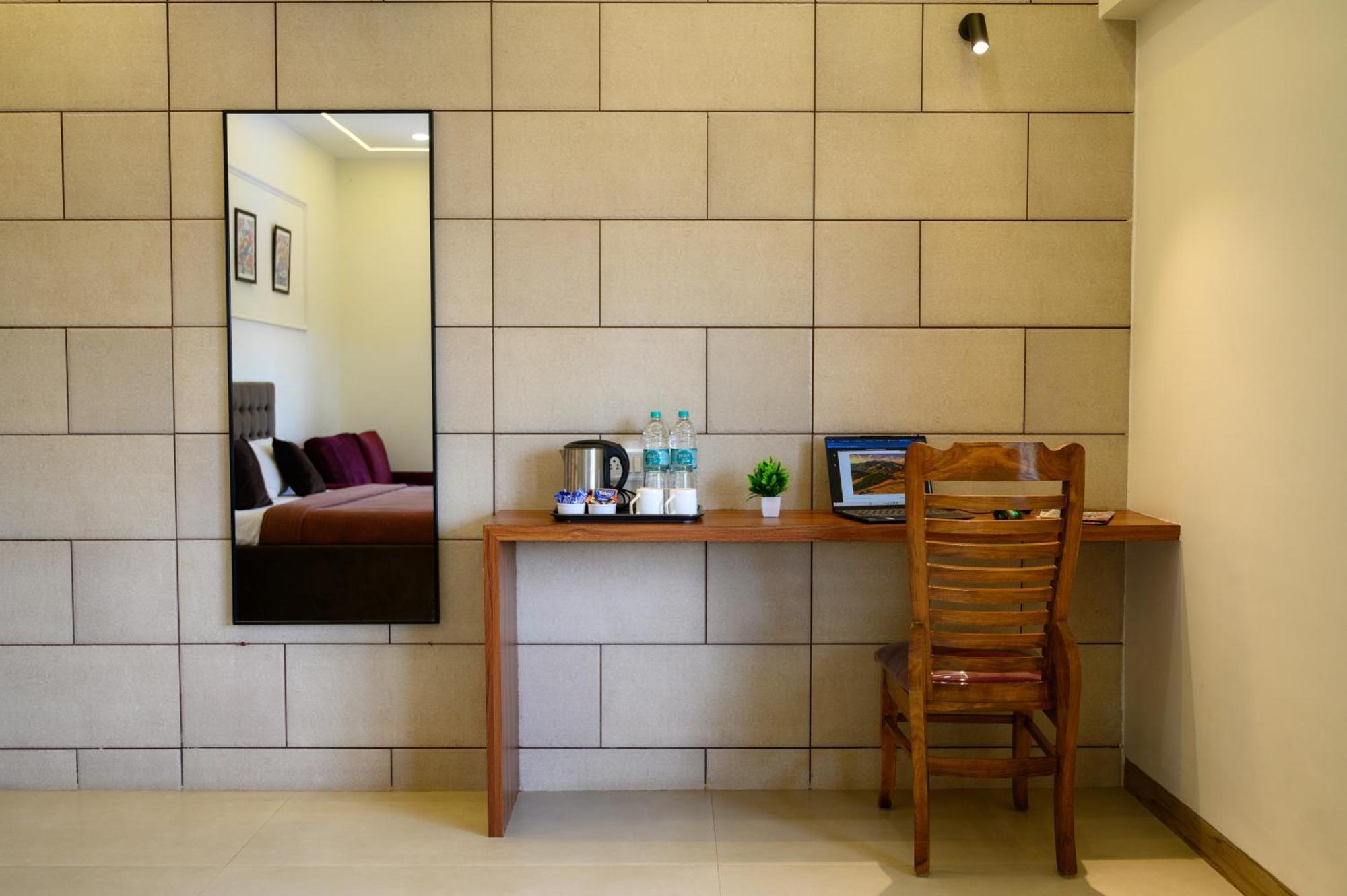 Girivihar Holiday Club - Pure Veg Lonavala Ngoại thất bức ảnh
