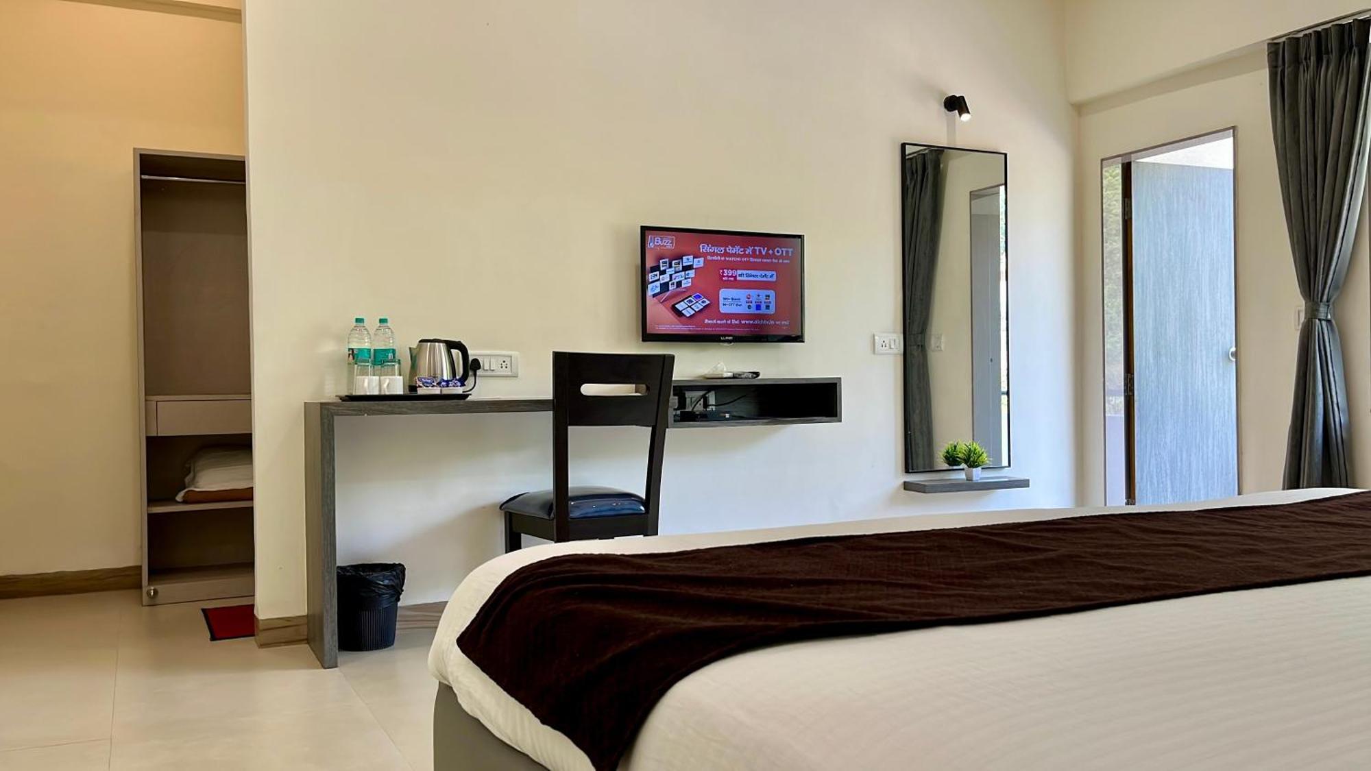 Girivihar Holiday Club - Pure Veg Lonavala Ngoại thất bức ảnh